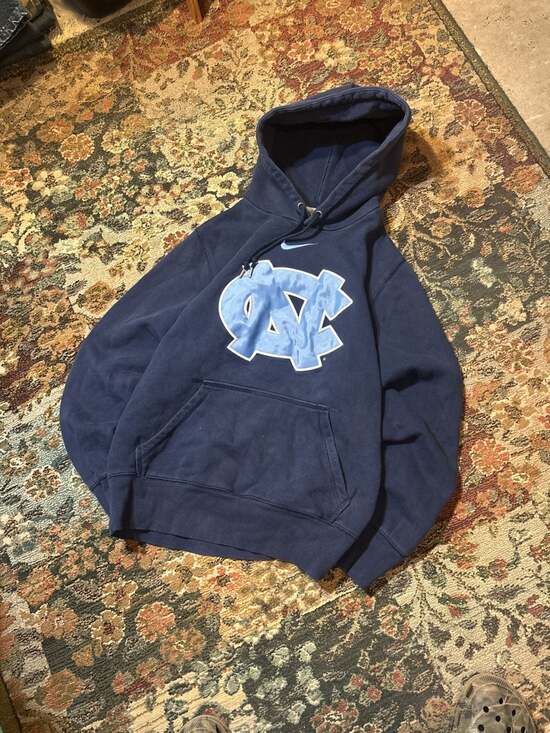 Nike Other - Nike North Carolina Tar Heels UNC Logo Center Swoosh Pullover Hoodie